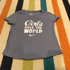 EUC Nike T shirts girls Med approx size 7-8